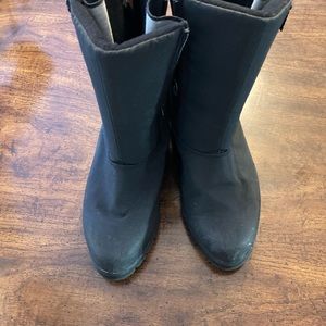 Totes womens boots zipper on both sides
